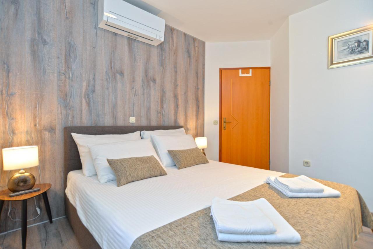 Apartments Elvis 1299 Врсар Экстерьер фото