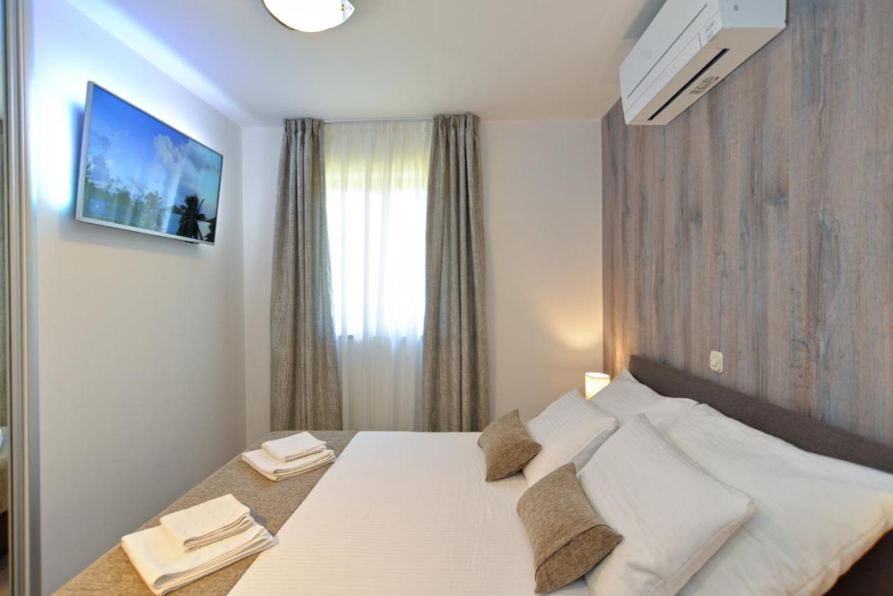Apartments Elvis 1299 Врсар Экстерьер фото