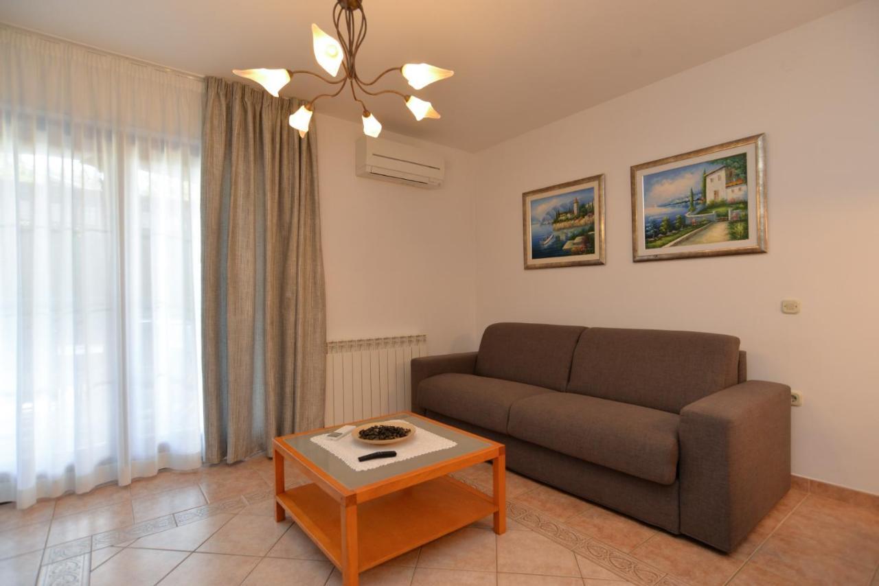 Apartments Elvis 1299 Врсар Экстерьер фото