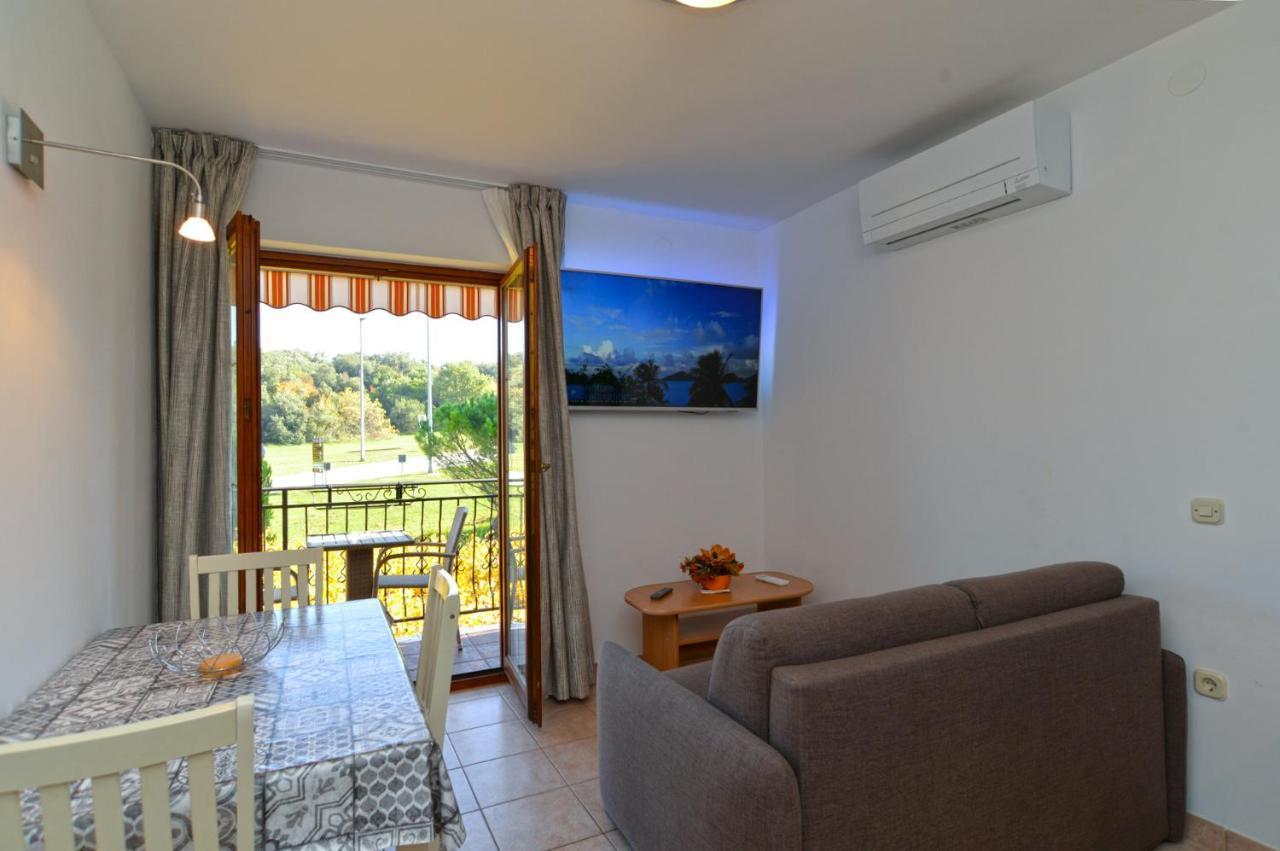 Apartments Elvis 1299 Врсар Экстерьер фото
