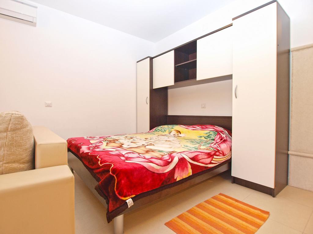 Apartments Elvis 1299 Врсар Экстерьер фото